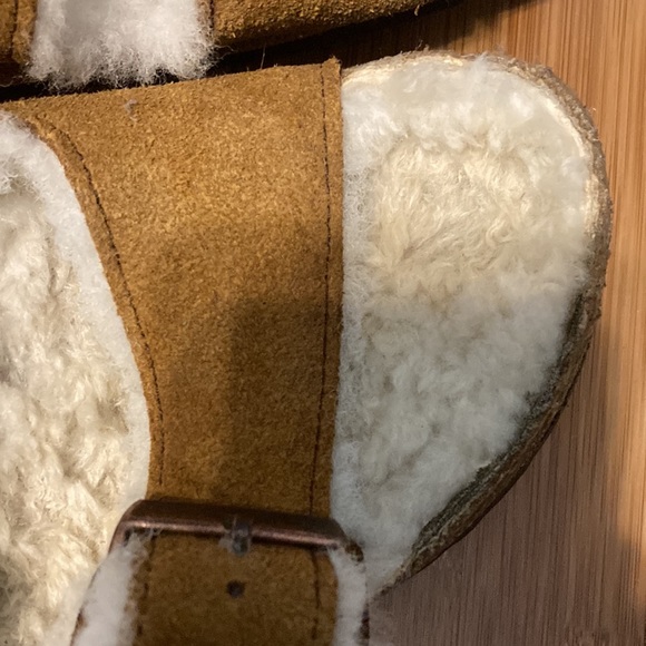Birkenstock Shearling Sandals Size EU 40 Ladies 9 And Men’s 7 Tan Color - Picture 7 of 12